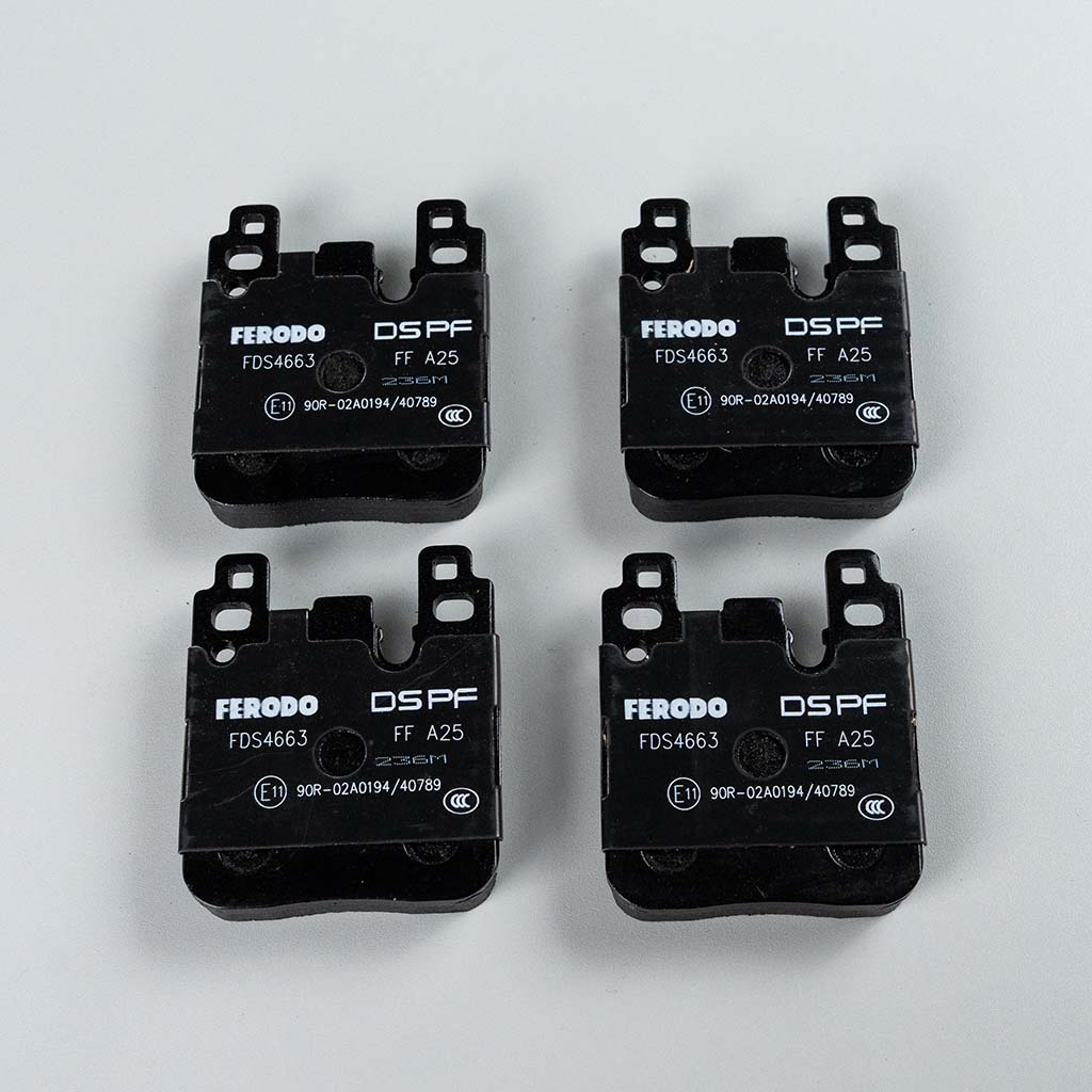 Ferodo Bremsbeläge 4-Kolben Anlage (ohne Ceramic) passend für BMW M135i/40i, M235i/40i, 335i/40i, 435i/40i, M2, M3 und M4 (F-Serie)