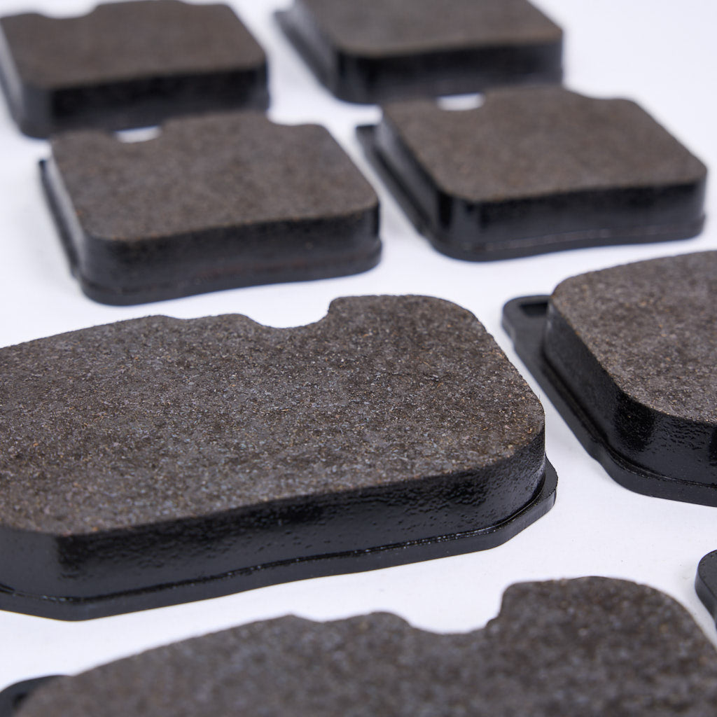 BMW M Performance Bremsbeläge – passend für Blaue 4-Kolben/2-Kolben Anlage (ohne Ceramic) passend für BMW M135i/40i, M235i/40i, 335i/40i, 435i/40i, M2, M3 und M4 (F-Serie)