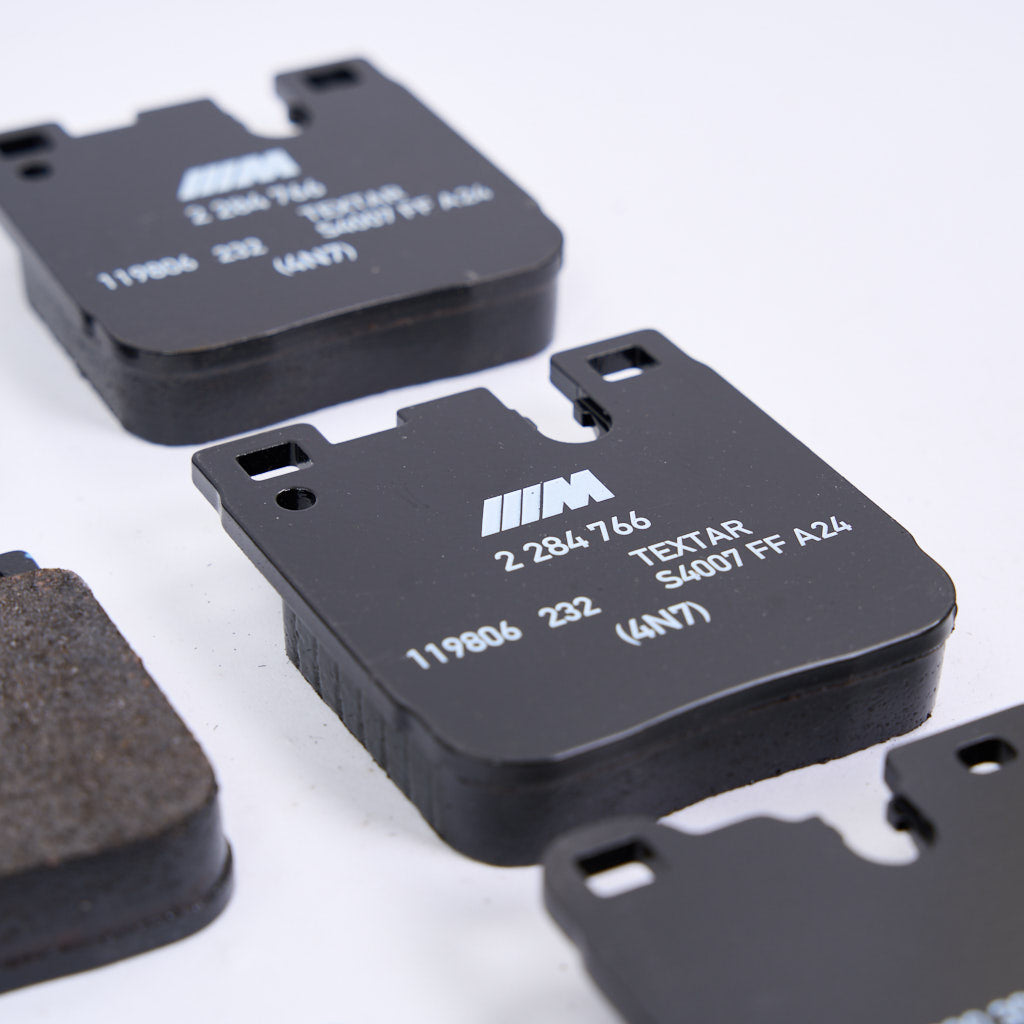 BMW M Performance Bremsbeläge – passend für Blaue 4-Kolben/2-Kolben Anlage (ohne Ceramic) passend für BMW M135i/40i, M235i/40i, 335i/40i, 435i/40i, M2, M3 und M4 (F-Serie)