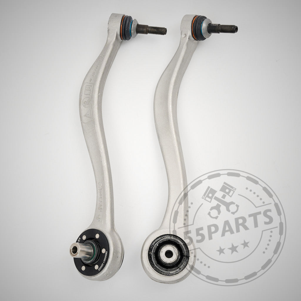Zwei silberne 55Parts Fahrwerkskomponenten (mit NoFlex-Lagern) Vorderachs-Upgrade-Querlenker passend für BMW 1er/2er F2x, 3er F3x, mit schwarzen Buchsen, abgebildet auf hellem Hintergrund mit Wasserzeichen.