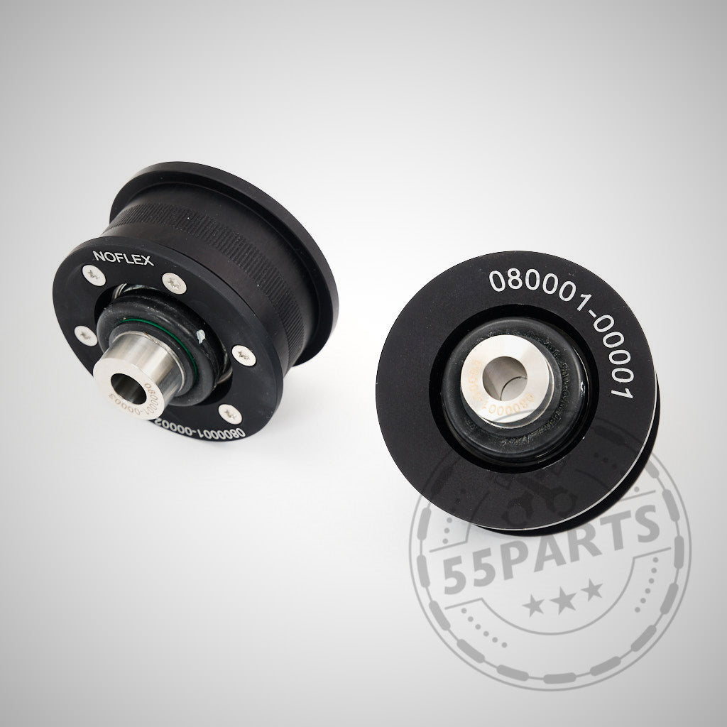 Nahaufnahme eines schwarzen NoFlex Uniball Lagers aus Metall, mit Bolzen und Zentralzylinder, passend für BMW 1er E8x, 3er E9x, Z4 E89, M2 F87, M3/4 F8x – ideal für Achslagerungen und Fahrwerksmodifikationen zur Leistungssteigerung.