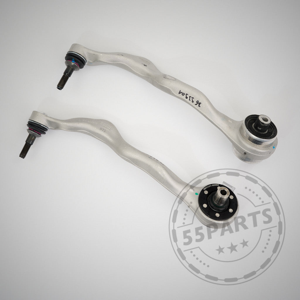 Ein Paar OEM Zugstreben mit NoFlex-Lagern, passend für BMW 1er, 2er, 3er, 4er F-Serie (F2x, F3x) inkl. xDrive Modelle ALLE MOTOREN, dargestellt auf weißem Hintergrund – perfekt für Fahrwerk-Upgrade und Fahrzeugmodifikationen.