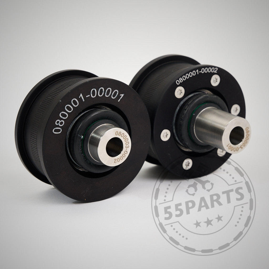 Zwei schwarze zylindrische 55Parts NoFlex-Lager (Uniball Lager vordere Zugstrebe) passend für BMW 1er-4er F-Serie inkl. xDrive, alle Motorisierungen, auf weißem Untergrund.
