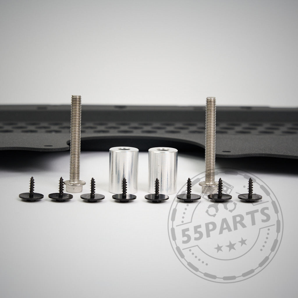 Verschiedene Schrauben, Bolzen, Distanzstücke und Unterlegscheiben, angeordnet in der Nähe einer schwarzen Lochplatte – perfekt für die Montage des 55Parts Skid Plate Ölkühler Schutz passend für BMW M2, M3, M4 (G80, G81, G82, G83, G87).