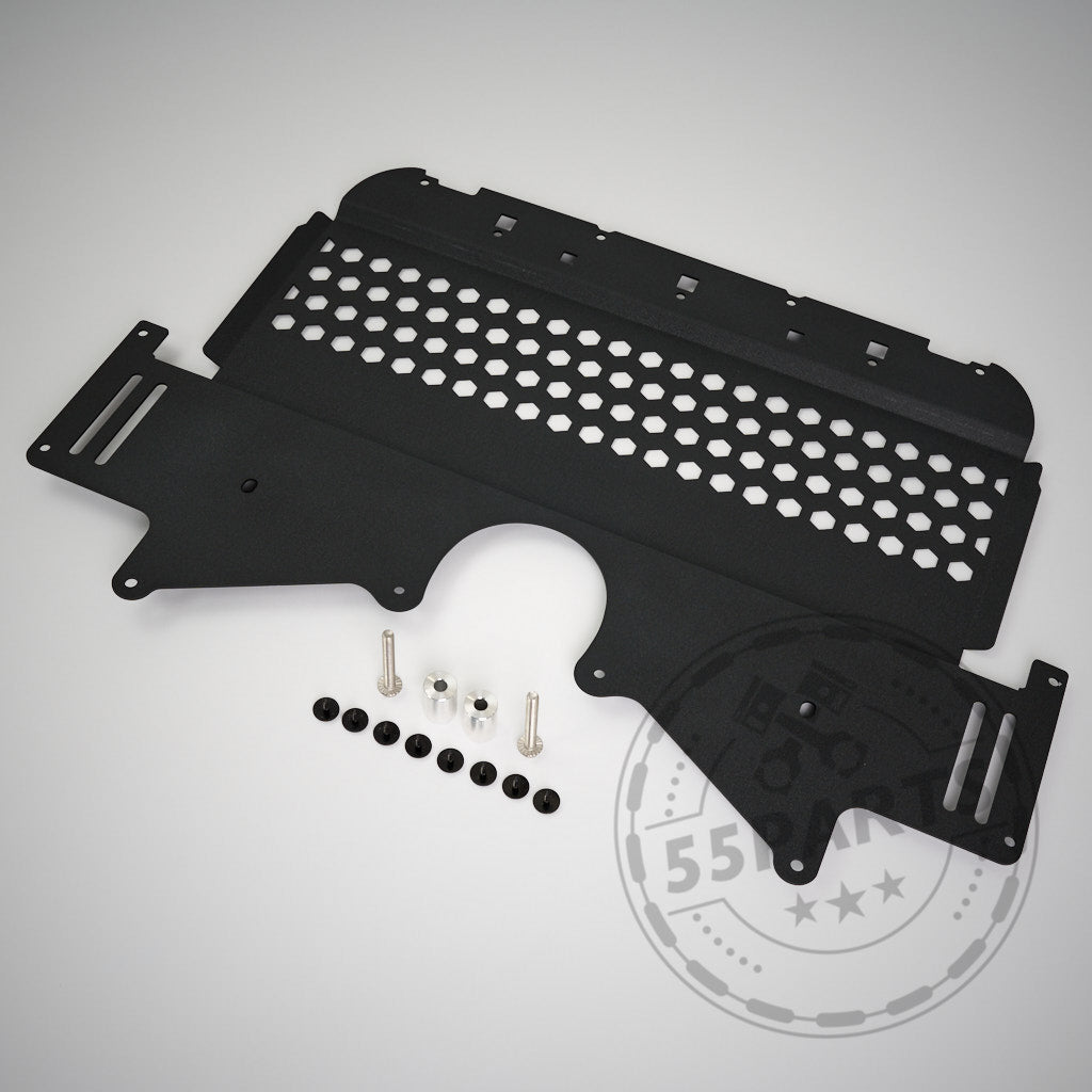 Der 55Parts Skid Plate Ölkühler Schutz passend für BMW M2, M3, M4 (G80/81/82/83/87) verfügt über eine schwarze Metallplatte mit sechseckigen Löchern, Schrauben und Bolzen auf einer hellen Oberfläche.