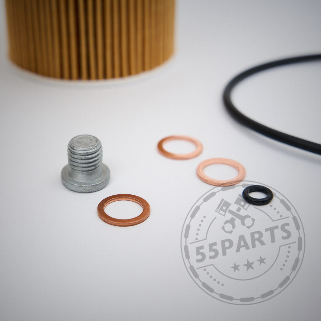 Ölfilter, Metallschraube, Kupferscheiben, schwarzer O-Ring und Motul-Logo auf Weiß – ideal für Ihren nächsten Ölwechsel mit dem 55Parts Ölwechsel Set passend für BMW E9x M3 mit S65 Motor.
