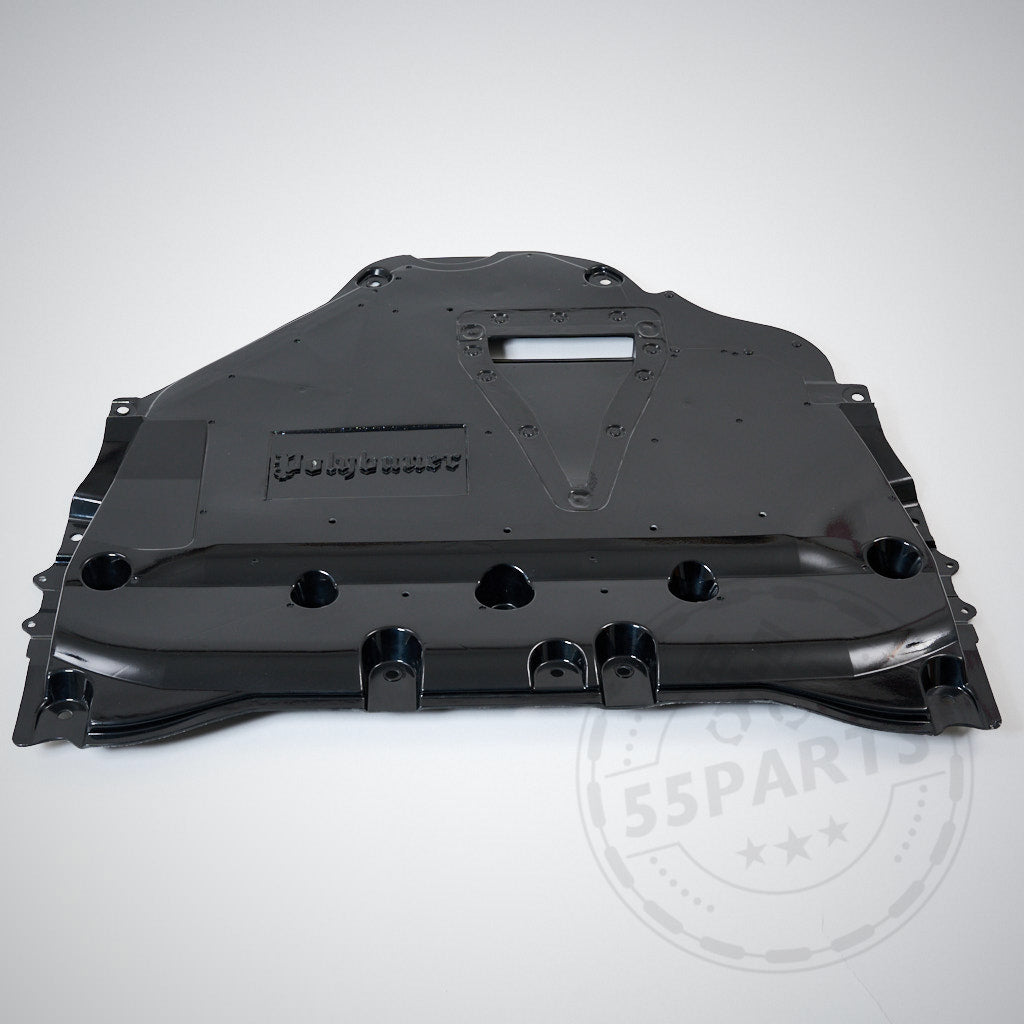 Schwarzer GFK-Unterboden inkl. Differential- und Getriebekühlung &amp; Polybauer Automotive, entwickelt für Toyota GR Yaris. Mehrere Löcher auf hellgrauem Hintergrund dargestellt; Ideal für Kühlung Antriebsstrang.