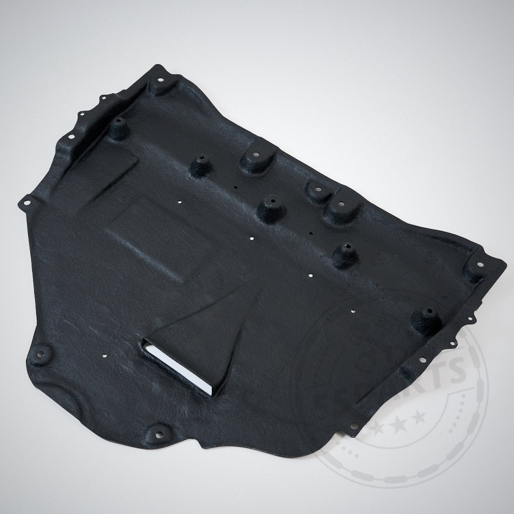 GFK Unterboden inkl. Differential- und Getriebekühlung &amp; Polybauer Automotive, passend für Toyota GR Yaris, mit Befestigungspunkten, aus der Vogelperspektive auf hellem Hintergrund.