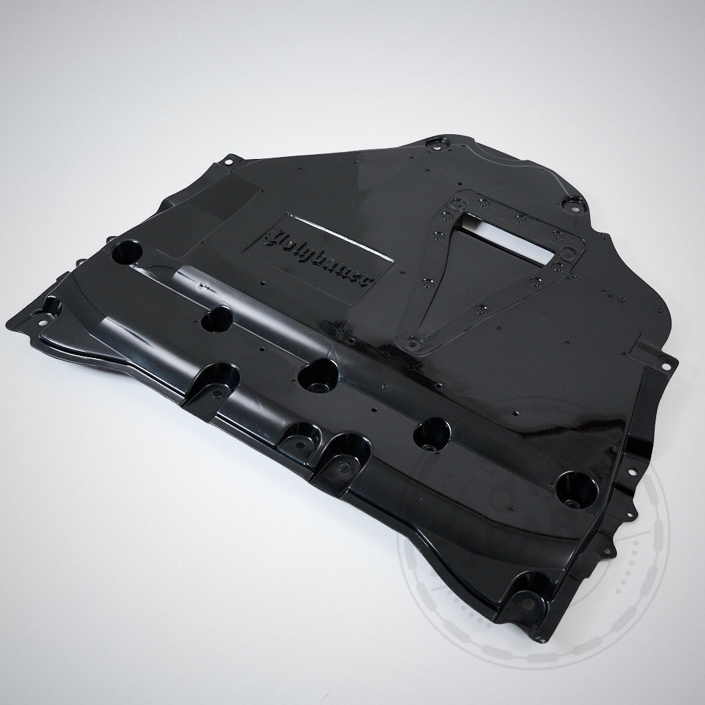 Schwarzer GFK-Unterboden inkl. Differential- und Getriebekühlung &amp; Polybauer Automotive, dargestellt auf hellem Hintergrund, passend für Toyota GR Yaris.