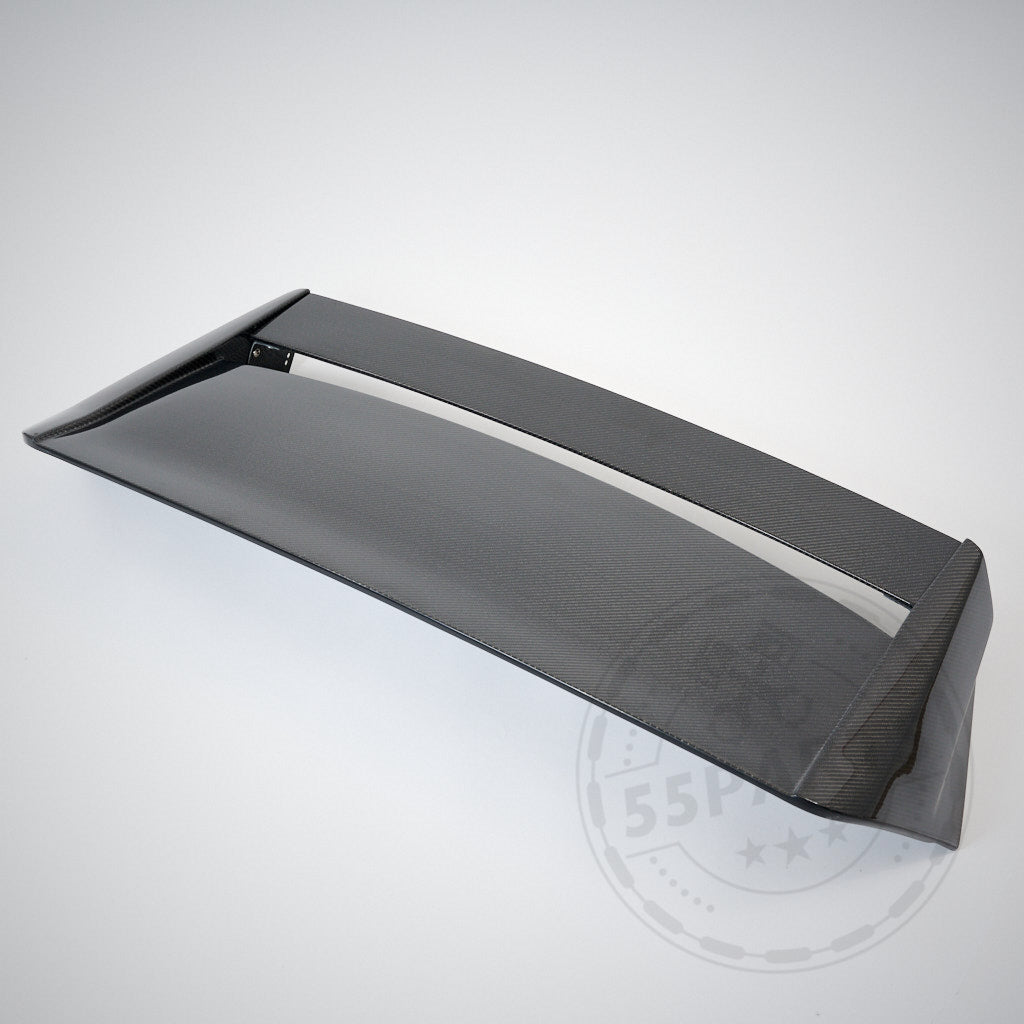 Auf schlichtem hellgrauem Untergrund ist ein für den Toyota GR Yaris konzipierter GFK-Unterboden mit Differenzial- und Getriebekühlung &amp; Polybauer Automotive abgebildet.