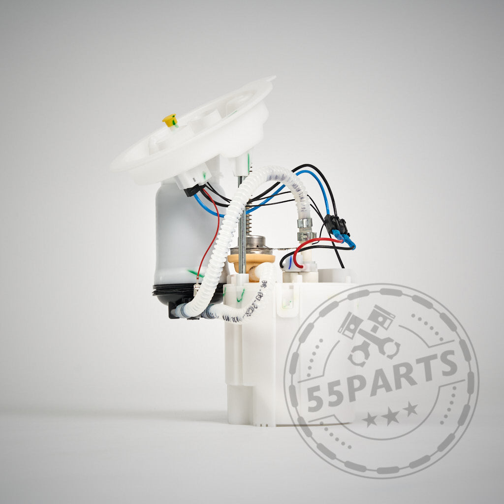 Stage 2 LPFP Benzinpumpenkit Walbro 450/455 passend für BMW (M)135i, M235i, 335i, M2 N55 F-Serie Kraftstoffpumpe mit Kabeln auf neutralem Hintergrund und 55Parts Logo. Markenname: Walbro.