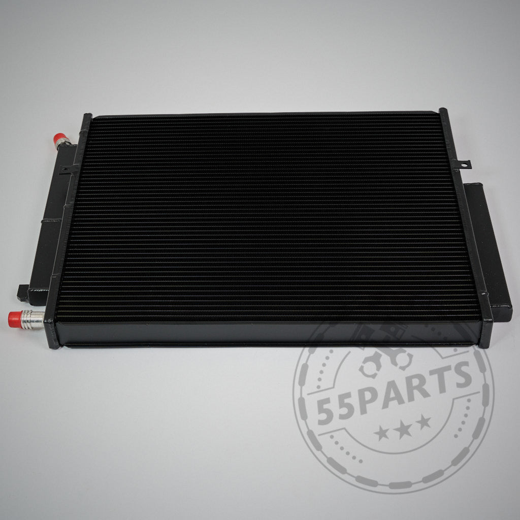55Parts Upgrade-Kühlmittelkühler (Wasserkühler, Ladeluftkreislauf) in Schwarz mit rot verschlossenen Anschlüssen, passend für BMW G42 M240i, G2x 330i/M340i/430i/M440i, G29 Z4 (B48/B58 Gen 2); ideal für B58 Full Bolt On-Setups.