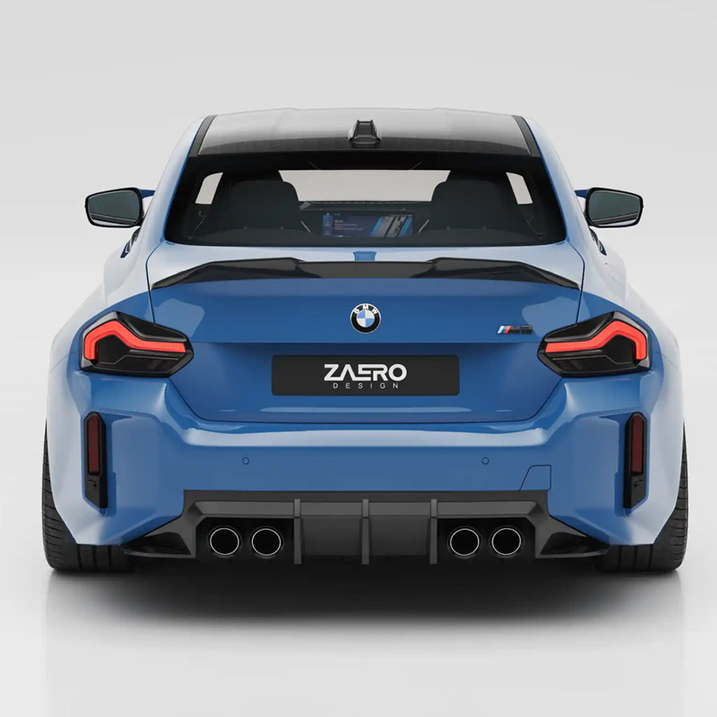 Heckansicht eines blauen BMW M2 G87 mit breiten Reifen, vierfachem Auspuff und aggressiven Linien, die den ZAERO Design EVO-S Diffusor hervorheben.
