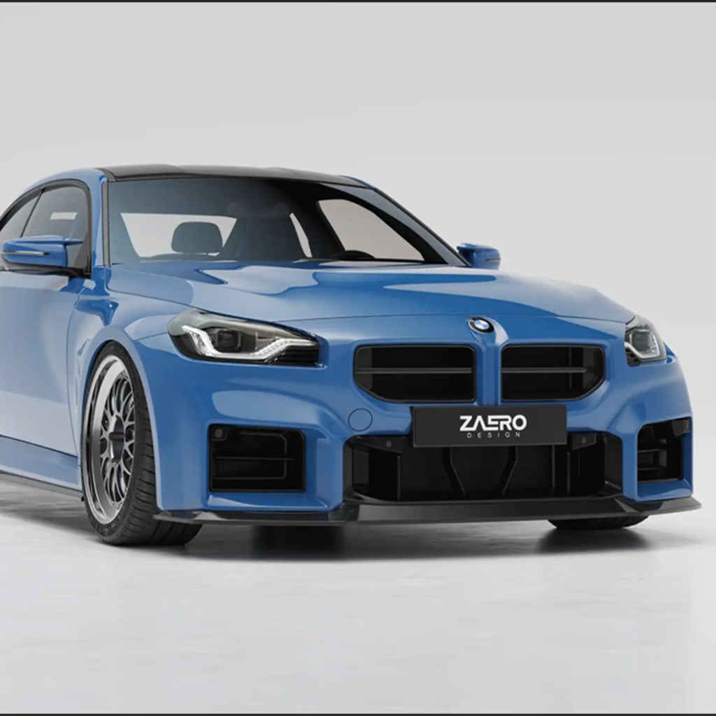 Ein BMW M2 G87 mit der ZAERO Design EVO-S Frontlippe von ZAERO, ausgestellt in einem Studio auf einem weißen Hintergrund.