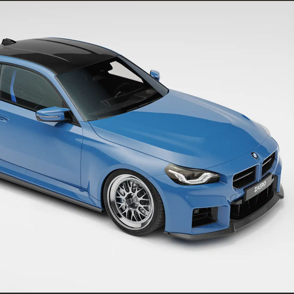 Ein blauer BMW M2 G87 Sportwagen mit schwarzem Dach, silbernen Felgen und einem aerodynamischen Bodykit mit der ZAERO Design EVO-S Frontlippe von ZAERO, von oben betrachtet.