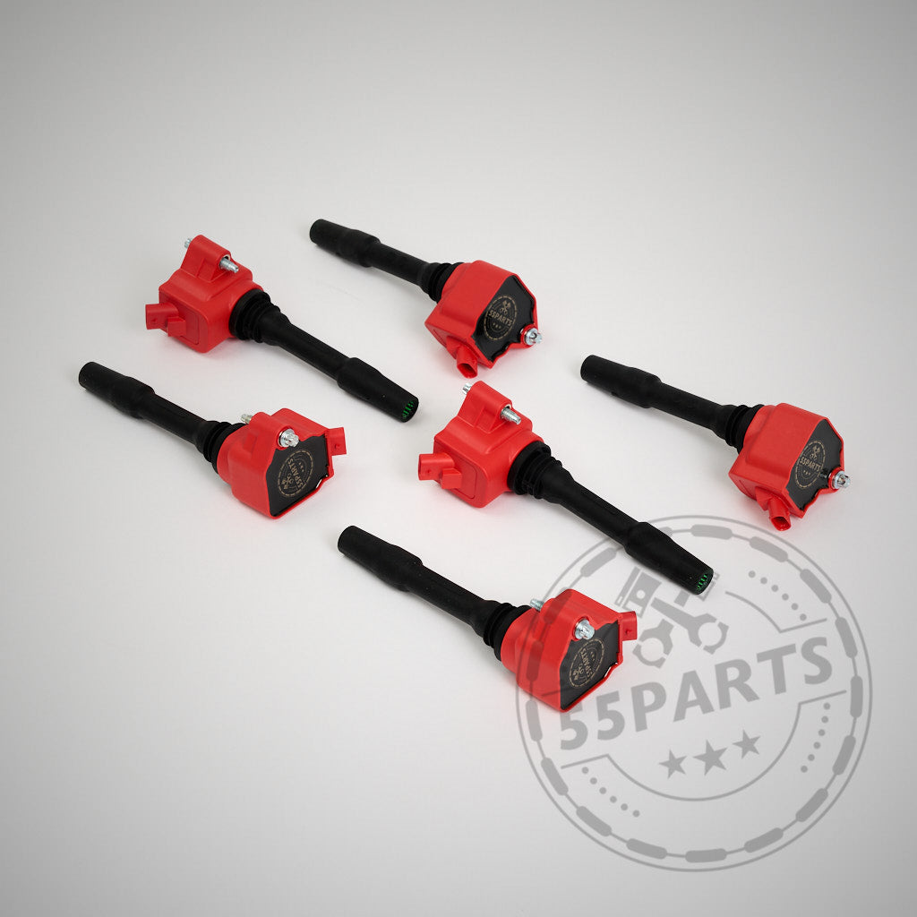 Sechs rote und schwarze 55Parts Spezial-Zündspulen passend für BMW F- und G-Serie Fahrzeuge mit B38, B46, B48, B58 und S58 Motor angeordnet auf einer hellgrauen Oberfläche mit einem 55Parts Wasserzeichen.