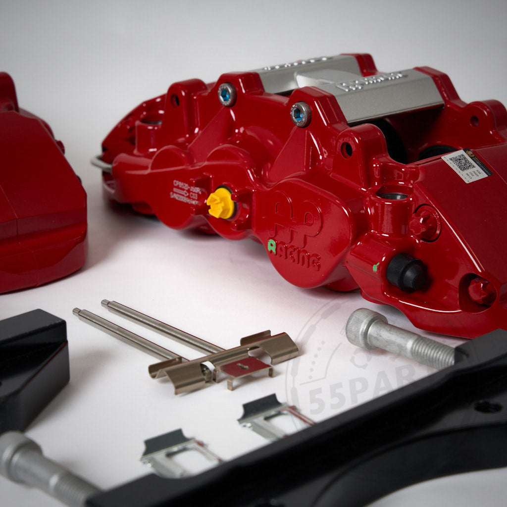 55Parts Special: AP Racing Radi-CAL CP8520 6-Kolben 370x36mm Big Brake Kit für Straßeneinsatz mit zwei Bremsscheiben, roten Sätteln und Belägen – perfekt zum Upgrade von Serienbremsen oder zur Performance-Steigerung.