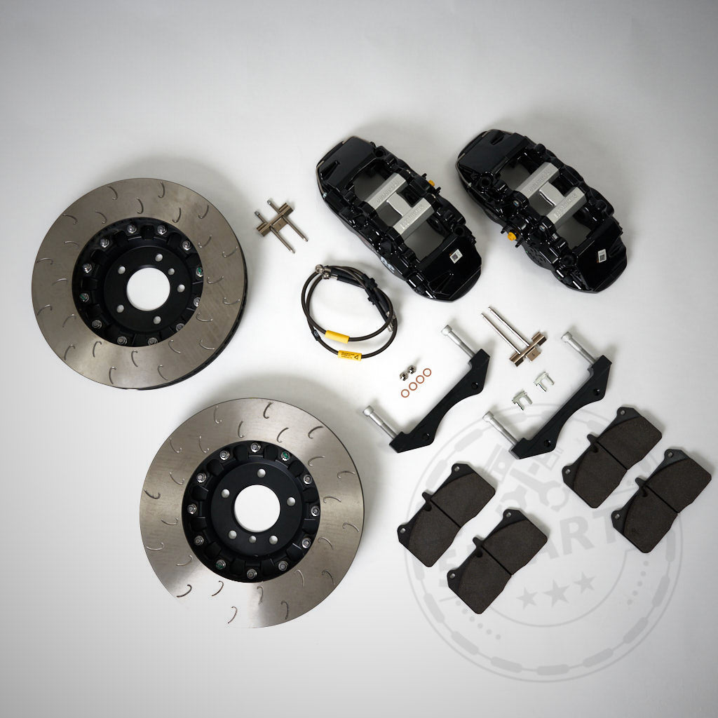Das 55Parts-Special: AP Racing Radi-CAL CP8520 6-Kolben 370 x 36 mm Big Brake Kit bietet Rotoren, Bremssättel, Bremsbeläge, Halterungen, Schrauben und Verkabelung – perfektes Upgrade von Serienbremsen für überlegene Straßenleistung in BMW-Modellen.