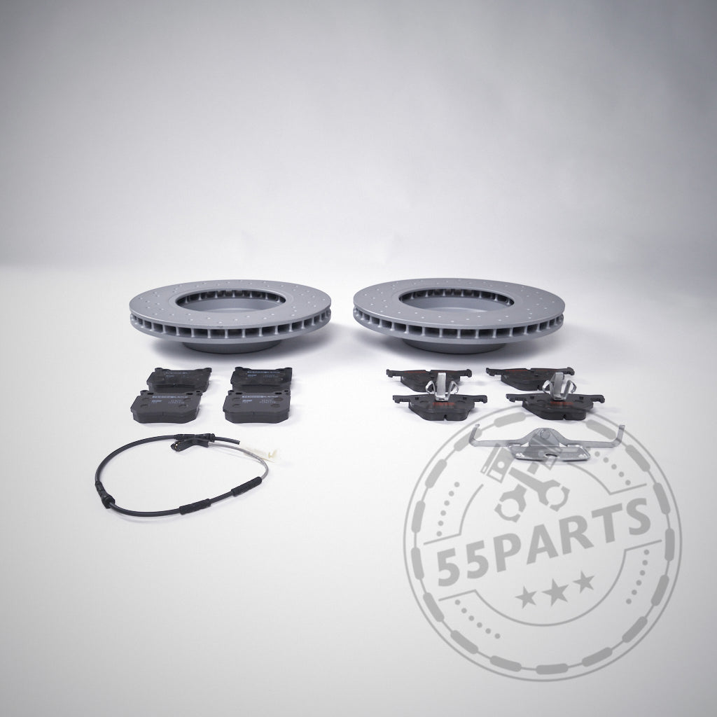 Das 55Parts Spezial Bremsen Upgrade Set passend für BMW 1er/2er F2x, 3er F3x 35i, 40i (345mm) beinhaltet zwei Bremsscheiben, Beläge, ein Sensorkabel & Metallteile – ideal für Ihr Hinterachs-Bremsen-Upgrade.