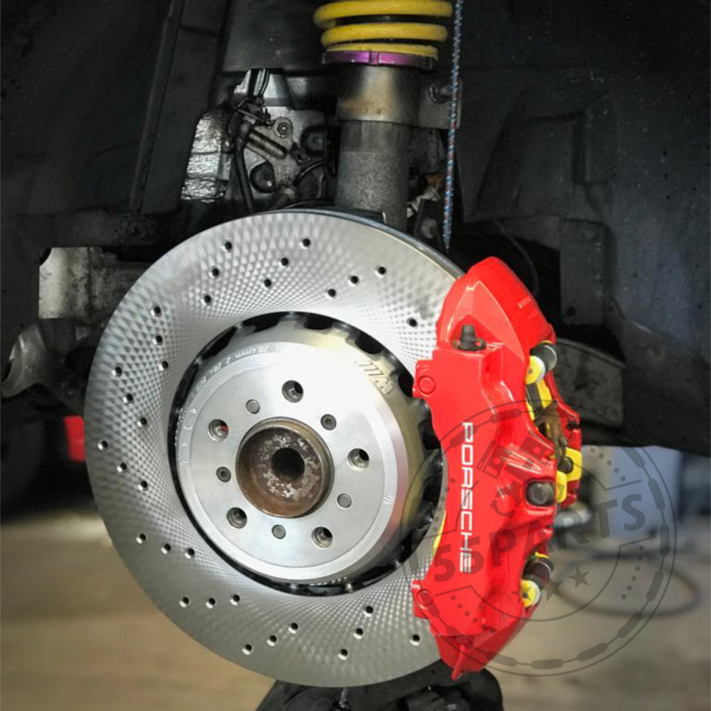 Zwei silberne Halterungen, acht schwarze Schrauben und ein Epytec-Logo mit 55Parts-Wasserzeichen. Kompatibel mit BMW E92/E93/E91 M3 4.0 V8 1M, passt auf Porsche 997 380 x 30 mm Bremsscheibe mit Bremssatteladapter von Epytec.