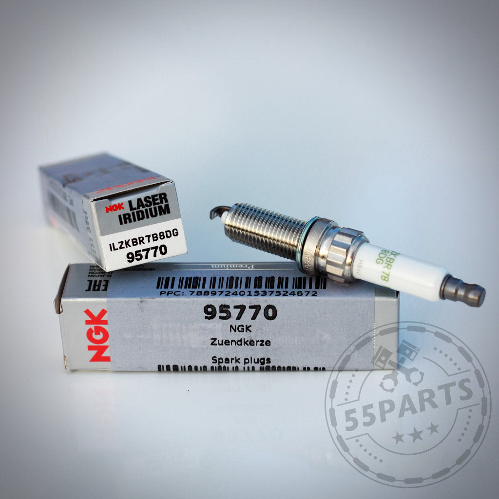 NGK Zündkerzen-Set 95770 (ehemals NGK 5992) Zündkerze mit Laser Iridium und zwei NGK-Boxen, Modellnummer 95770 auf der Verpackung ersichtlich.