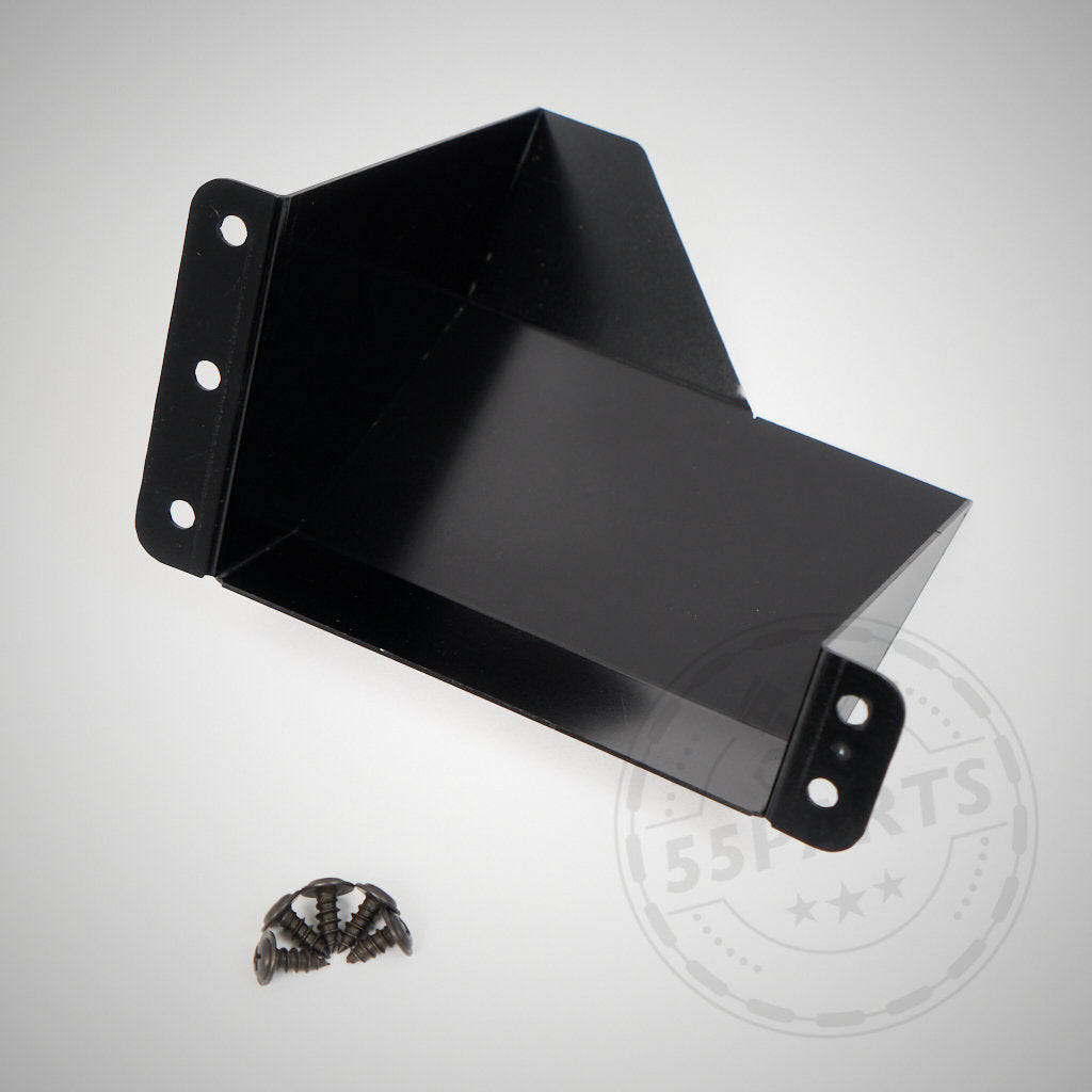 55Parts Spezielle schwarze Metallhalterung mit vier Schraubenlöchern und fünf Schrauben für die Montage der Lufthutze an BMW M140I, M240I, 340I, 440I (B58/B47/B48). Abbildung auf weißem Hintergrund.