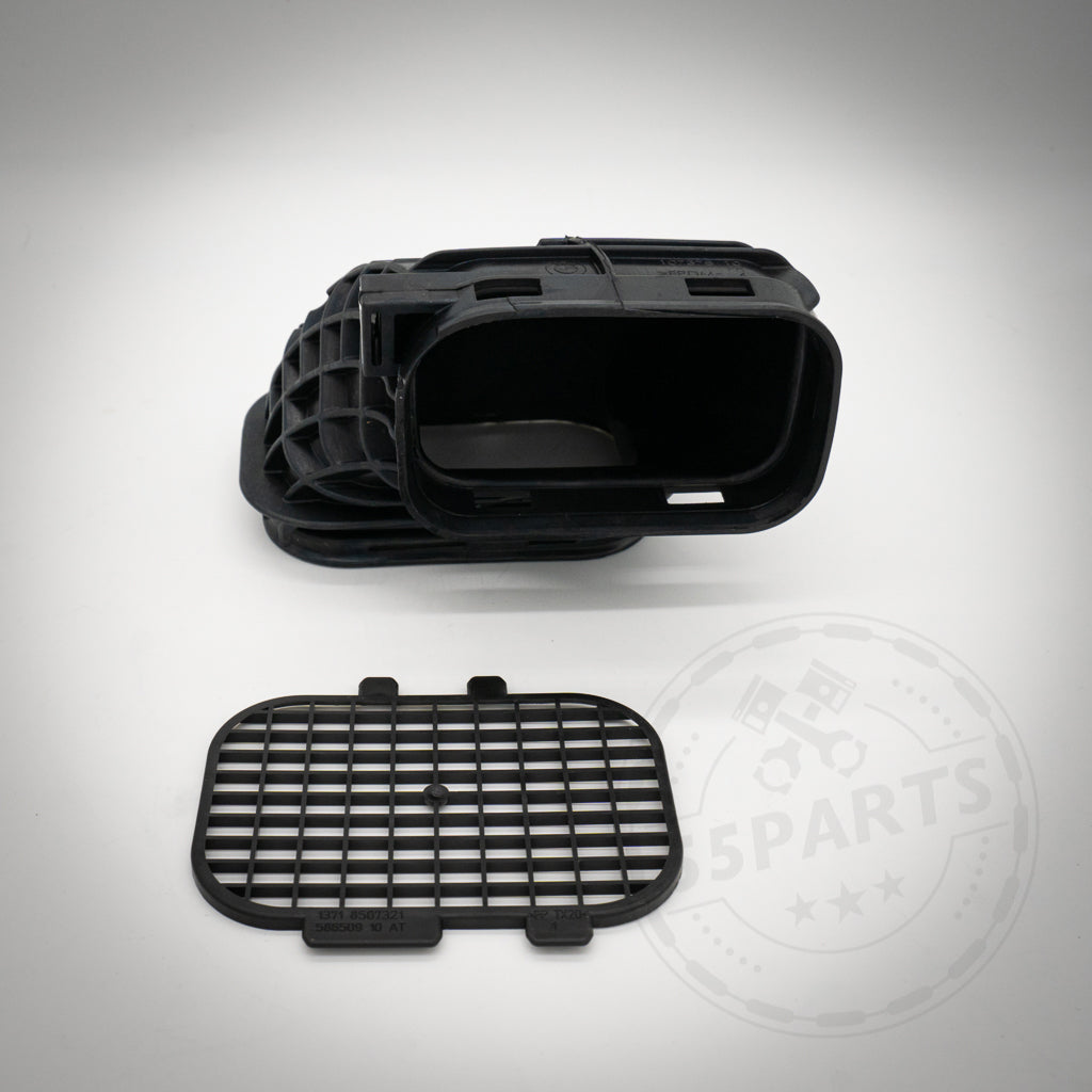 BMW Heißlandausführung Ansaugschnorchel-Upgrade für M140i, M240i, 340i, 440i und B48 Modelle – schwarze Kunststoffentlüftung mit abnehmbarem Gitter, abgebildet auf weißem Hintergrund. Ideal für Leistungssteigerung.