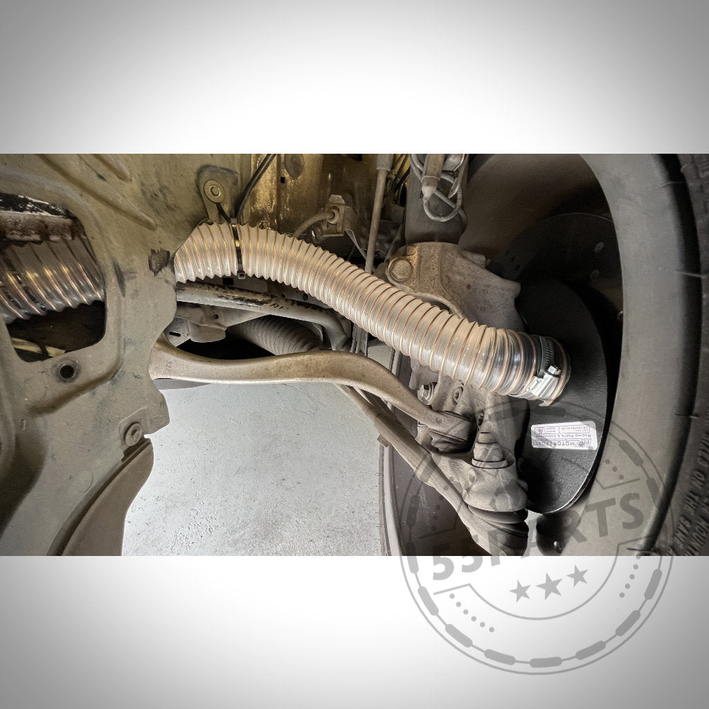 55Parts Exclusive Bremsbelüftungsset passend für BMW 2er F22 mit M-Paket (z.B. M235i, M240i): Flexible Silber-Schlauchlösung nahe den Bremsen unterstützt die Leistungssteigerung auf der Rennstrecke.