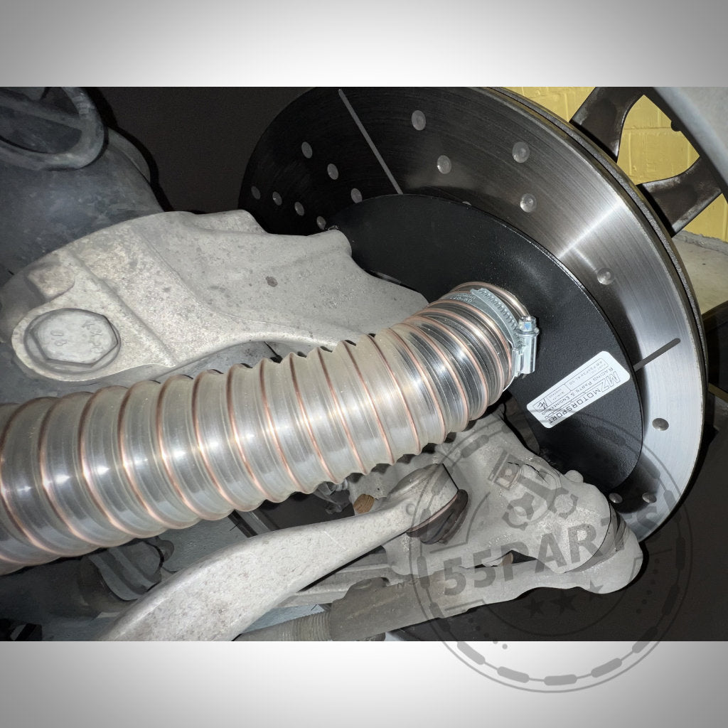 Nahaufnahme des 55Parts Exclusive Bremsbelüftungssets für den BMW 2er F22 mit M-Paket (inkl. M235i, M240i) – perfekt zur Verbesserung der Serienbremsen oder zur Lösung von Problemen mit der Gleisbremse Ihres BMW-Bremssystems.