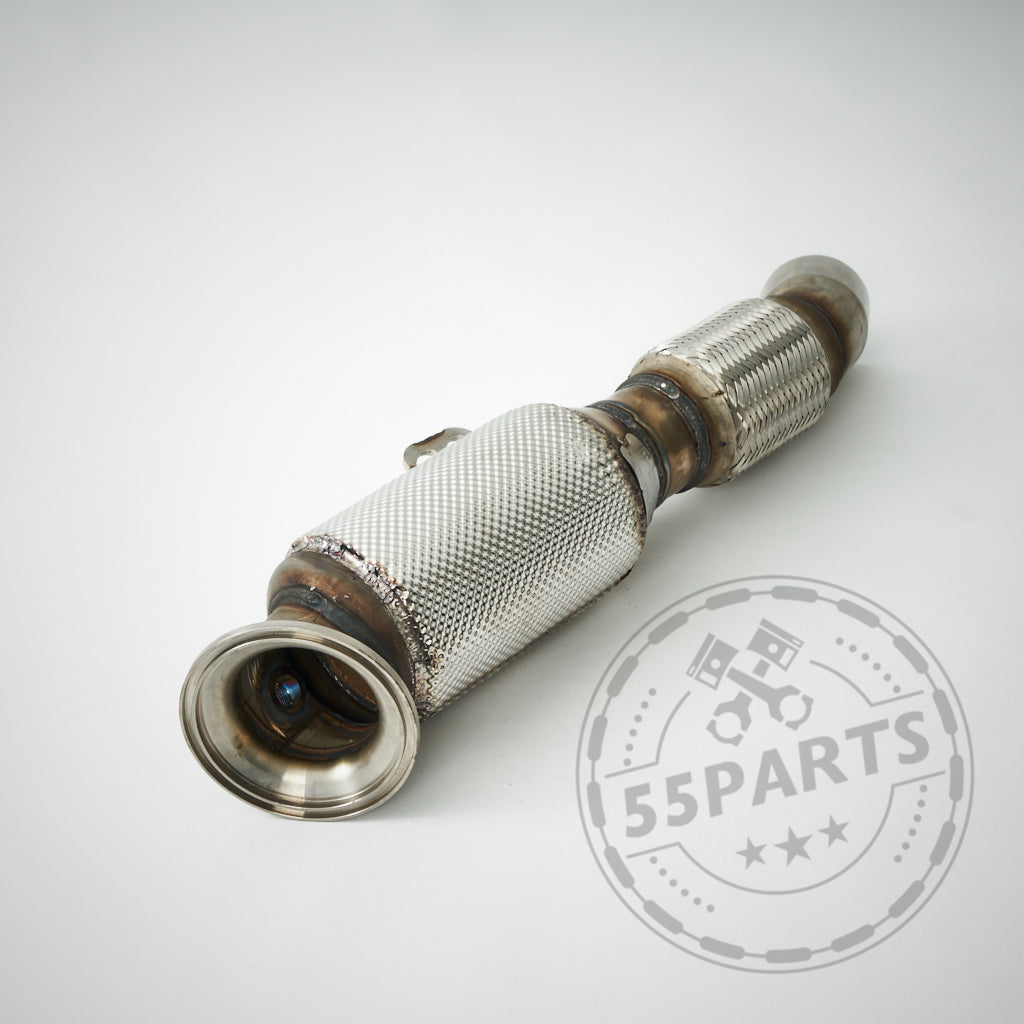 HJS ECE Downpipe B58 passend für BMW M140i, 340i, 440i, 540i, 640i, 740i (F- und G-Serie OPF &amp; Non-OPF) von HJS mit Netzstruktur, dargestellt auf hellem Hintergrund.