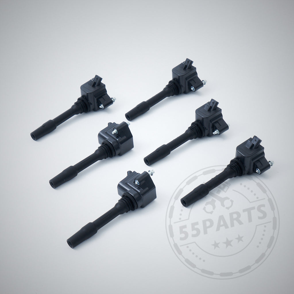 Sechs schwarze Zündspulen passend für BMW F- und G-Serie Fahrzeuge mit B38, B46, B48, B58 und S58 Motor sind in zwei Reihen auf hellgrauem Hintergrund mit einem schwachen 55Parts-Wasserzeichen angeordnet.