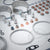 Verschiedene Metallmuttern, Schrauben, Klammern, Unterlegscheiben und Dichtungen aus dem 55Parts Turbolader-Einbauset passend für BMW F80, F82, F87 M2c, M3, M4 S55 sind auf einer weißen Oberfläche angeordnet.