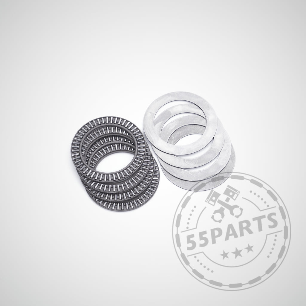 Vier 55Parts Special BMW Motorsport Federunterlagen mit Nadellager (für 60-mm-Federn) und vier Metallscheiben auf hellem Hintergrund mit dem BMW Motorsport-Branding.