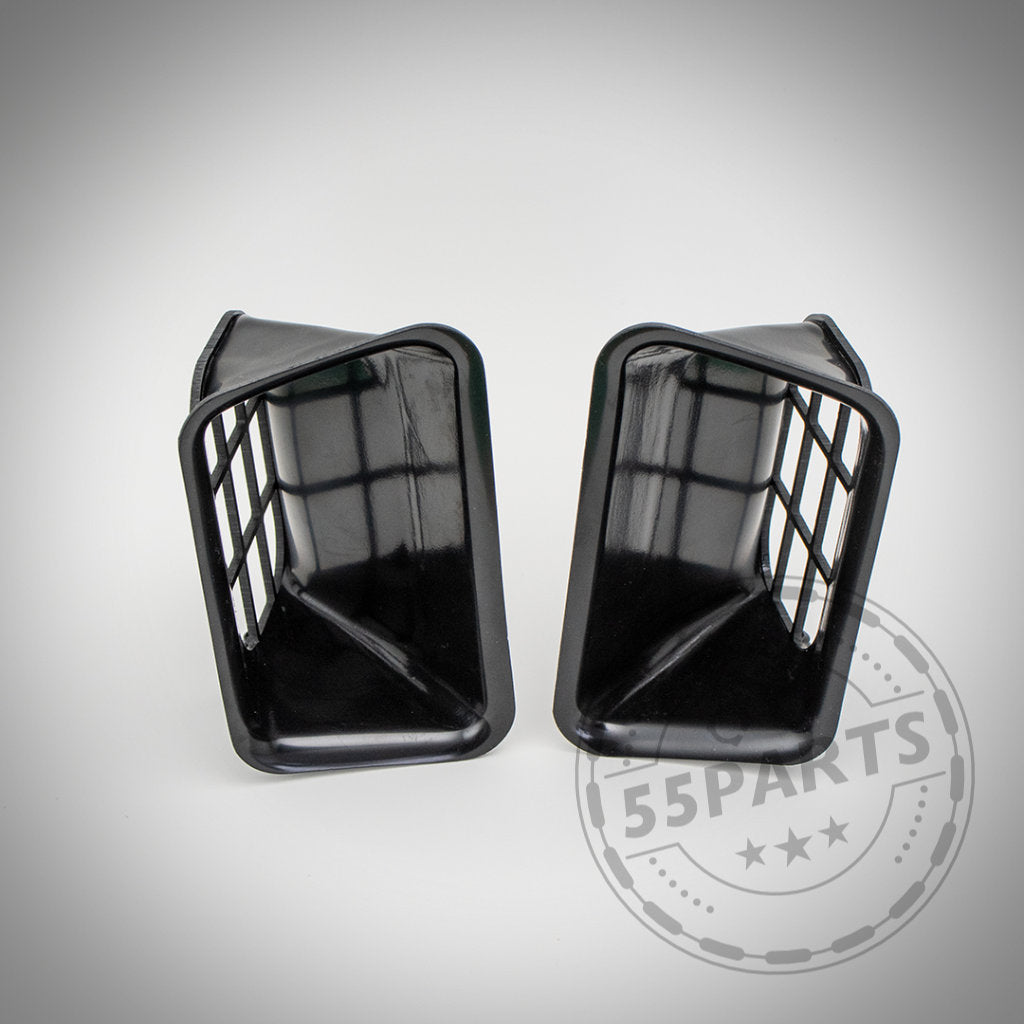 Zwei schwarze 55Parts Exclusive Air Scoop/Ram Air Intake-Lüftungsöffnungen aus Kunststoff für die meisten Modelle der BMW F-Serie mit Gitterdesign werden nebeneinander auf weißem Hintergrund angezeigt.
