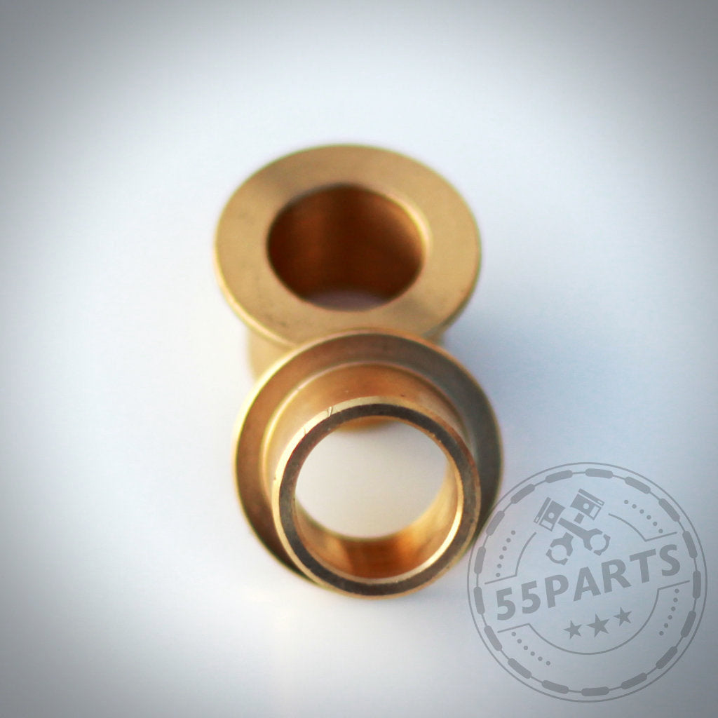 Auf einer weißen Fläche sind zwei 55Parts Exclusive Hülsen passend für BMW Kupplungspedal (Ultimatives Kupplungspedal) abgebildet – eine stehend und die andere schräg.