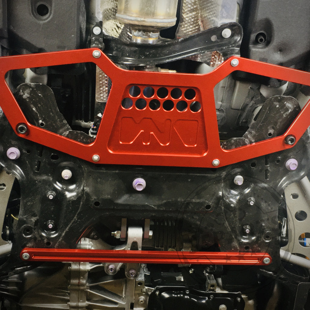 Die DNA Racing Versteifungsstrebe vorner Achsträger hinten von DNA Racing, passend für Toyota Yaris GR, ist das perfekte Upgrade für Tuning Shops, die maximalen Fahrspaß und Stabilität suchen.