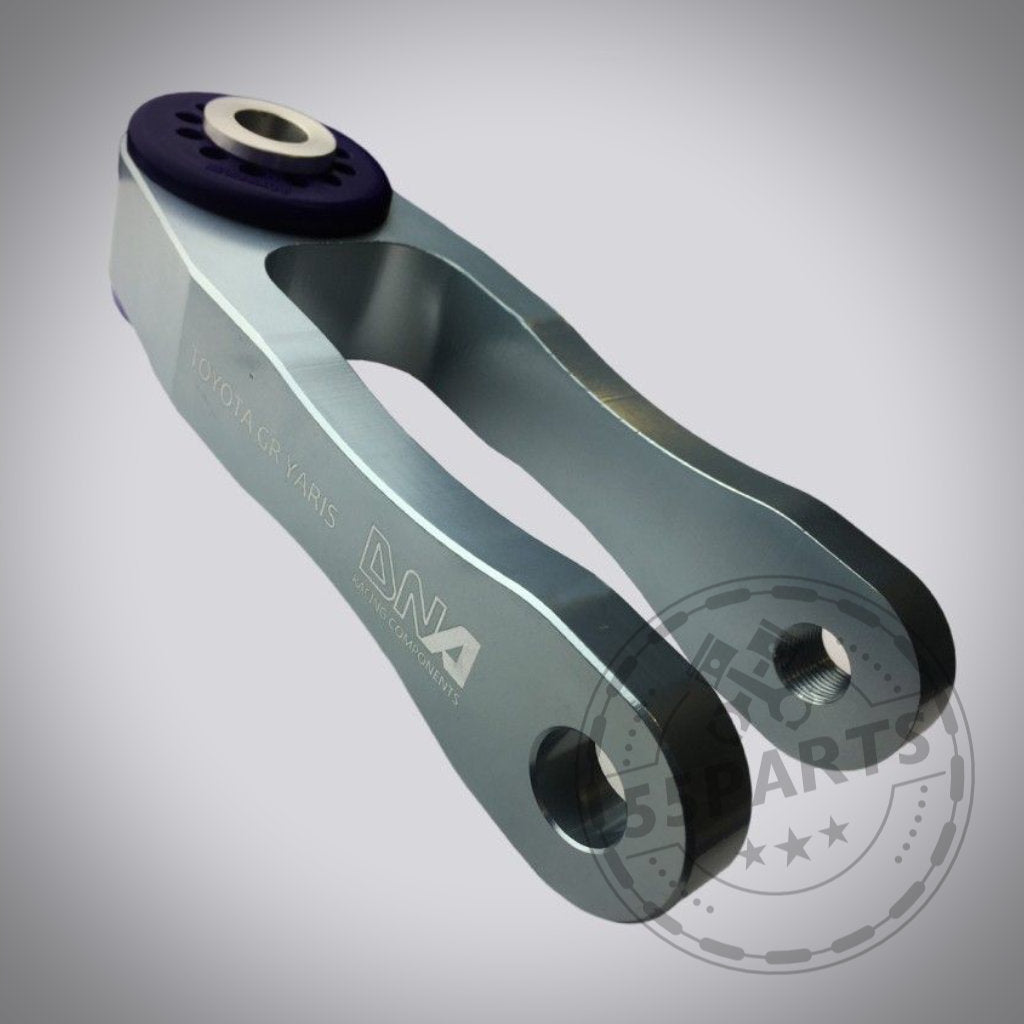 Das DNA Racing Upgrade Drehmoment Stütze Motorlager, passend für Toyota Yaris GR, verfügt über eine violette Buchse und ein eingraviertes DNA-Logo – perfekt für Fahrwerk-Upgrades von Ihrem vertrauenswürdigen Tuning-Shop.