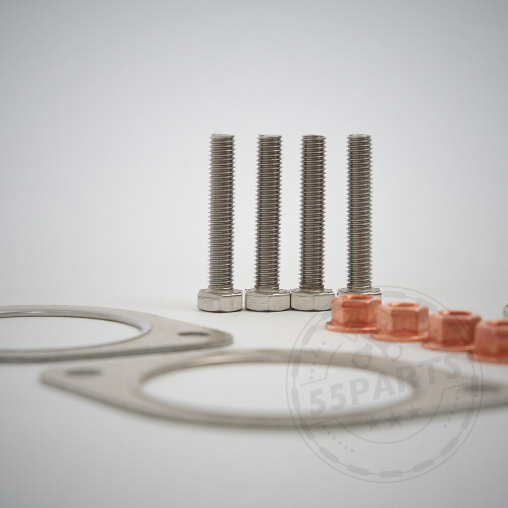 Vier Metallschrauben mit Muttern, Unterlegscheiben, zwei Dichtungen und Kupfermuttern – Einbauset Downpipe passend für BMW 135i, 335i(x) N55 E-Serie – perfekt für Ihre Downpipe-Installation.