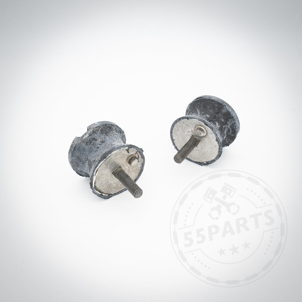 Zwei runde 55Parts-Getriebelager aus Metall und Gummi für E46 M3-Upgrade, passend für BMW 135i, 1er M Coupé und 335i N54/N55 E-/F-Serie, mit Gewindebolzen auf weißem Hintergrund – perfekt für knackigere Schaltvorgänge.