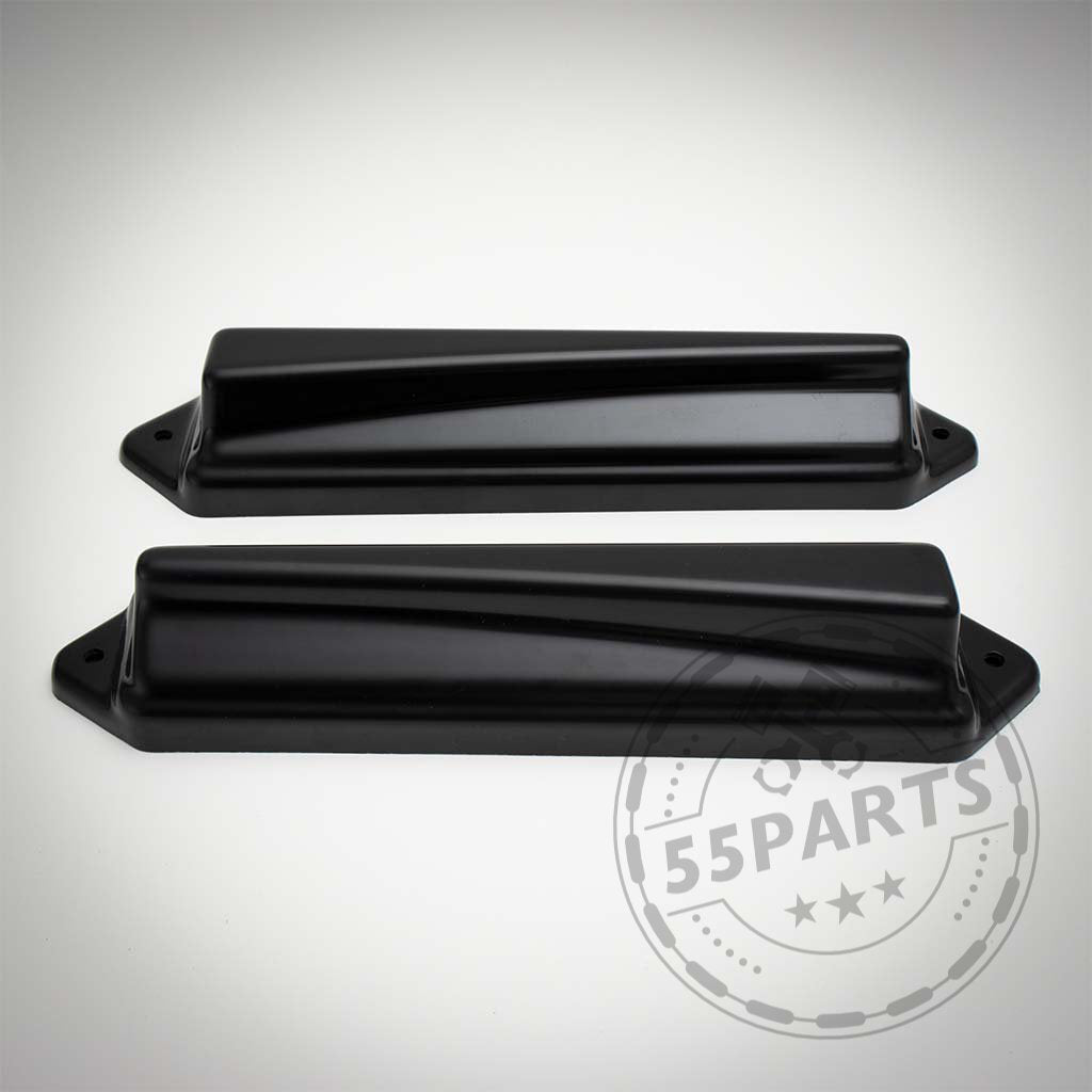 Zwei schwarze Metallplatten mit abgewinkelten Kanten von Bannik Engineering, abgebildet auf hellem Hintergrund. 55Parts Exclusive Mikrofilter Delete Gehäuse passend für BMW E8x, E9x 1/3 Serie.