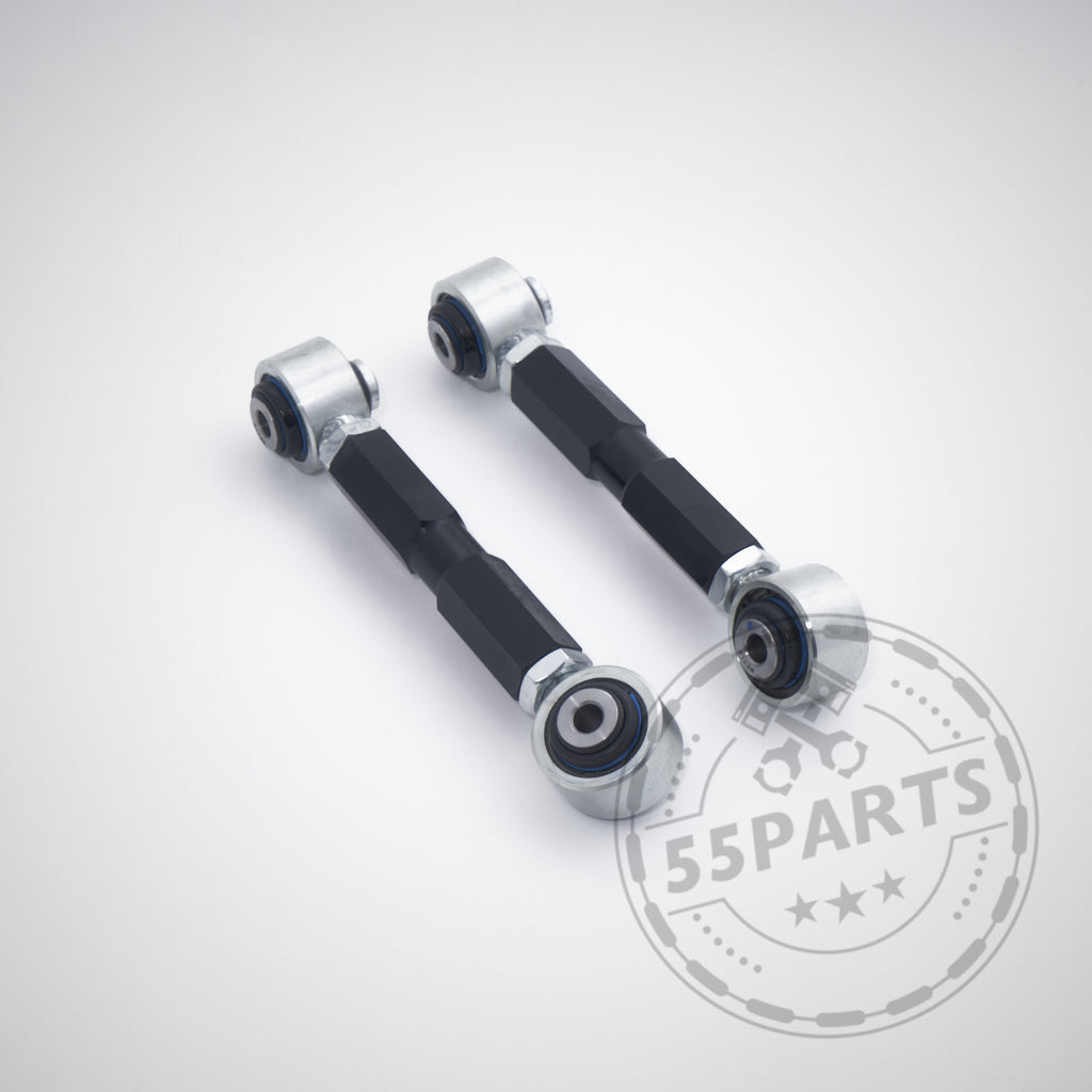 Zwei 55Parts Exclusive Uniball Führungslenker Hinterachsen passend für BMW 1er E8x, 1er M Coupé und 3er M3 E9x werden in Schwarz mit silbernen Enden auf hellem Untergrund und sichtbarem 55Parts-Wasserzeichen abgebildet.