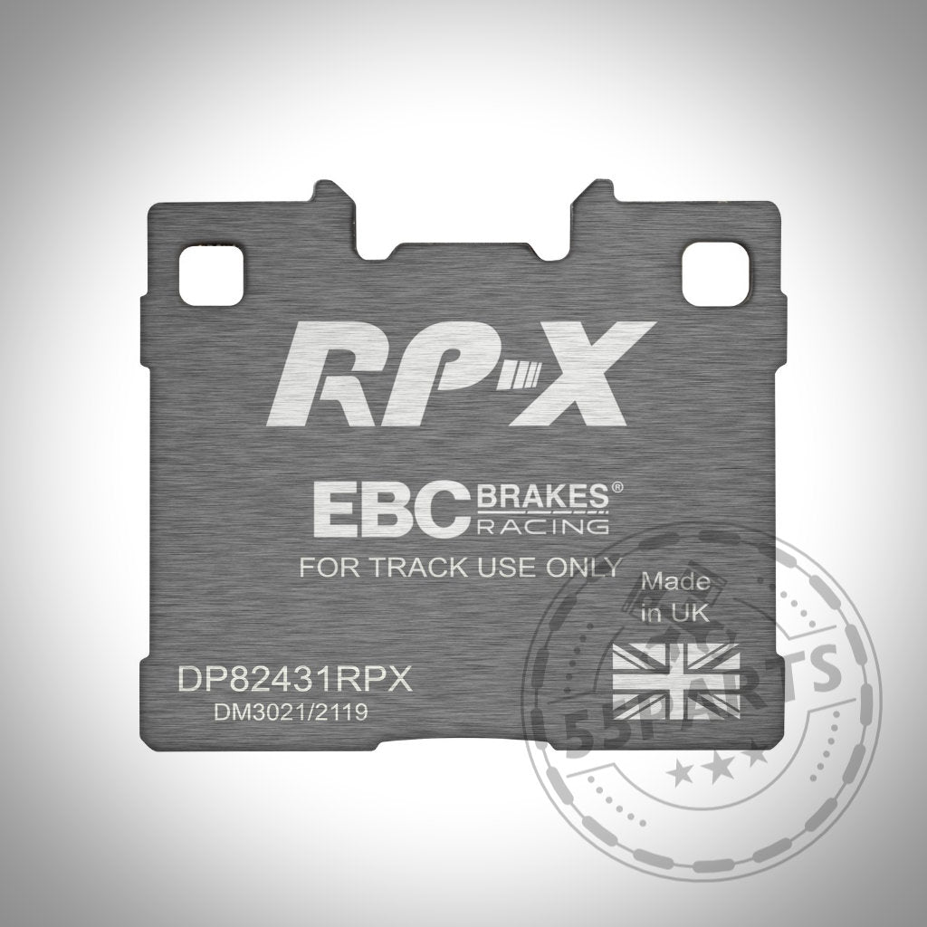 Die 55Parts EBC Rennbremsbeläge RP-X, RP-1 für Toyota Yaris GR verfügen über ein Metallic-Finish, eine britische Flagge, einen Produktcode und das Etikett „NUR FÜR DEN RENNSTRECKENGEBRAUCH“ – entwickelt für Spitzenleistung auf der Rennstrecke.