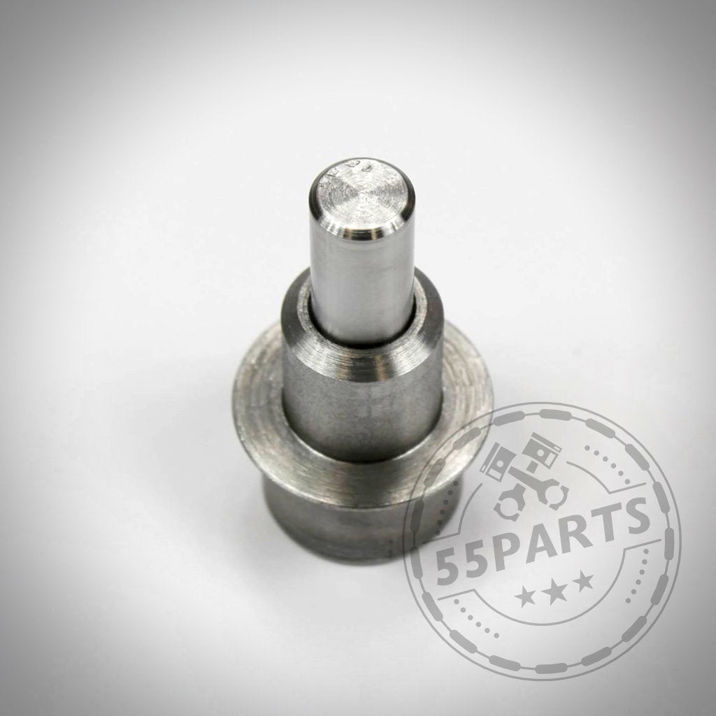 Die 55Parts Exklusiv: Stahl EMS inkl. gehärtetem Dorn passend für BMW 135i, 335i(x) N54 ist ein zylindrisches Metallteil mit Flansch, dargestellt auf weißem Hintergrund mit dem 55Parts-Logo-Wasserzeichen.