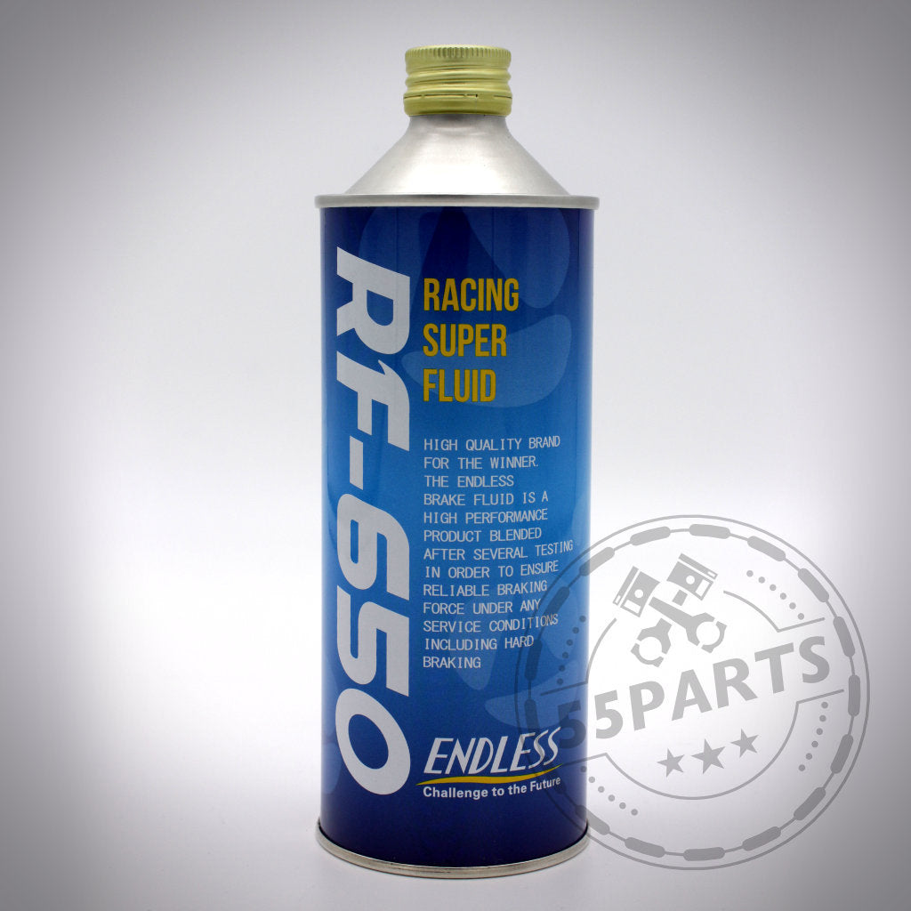 Auf weißem Hintergrund ist eine blaue Dose Endless RF-650 Rennbremsflüssigkeit von Endless mit silbernem Deckel zu sehen.
