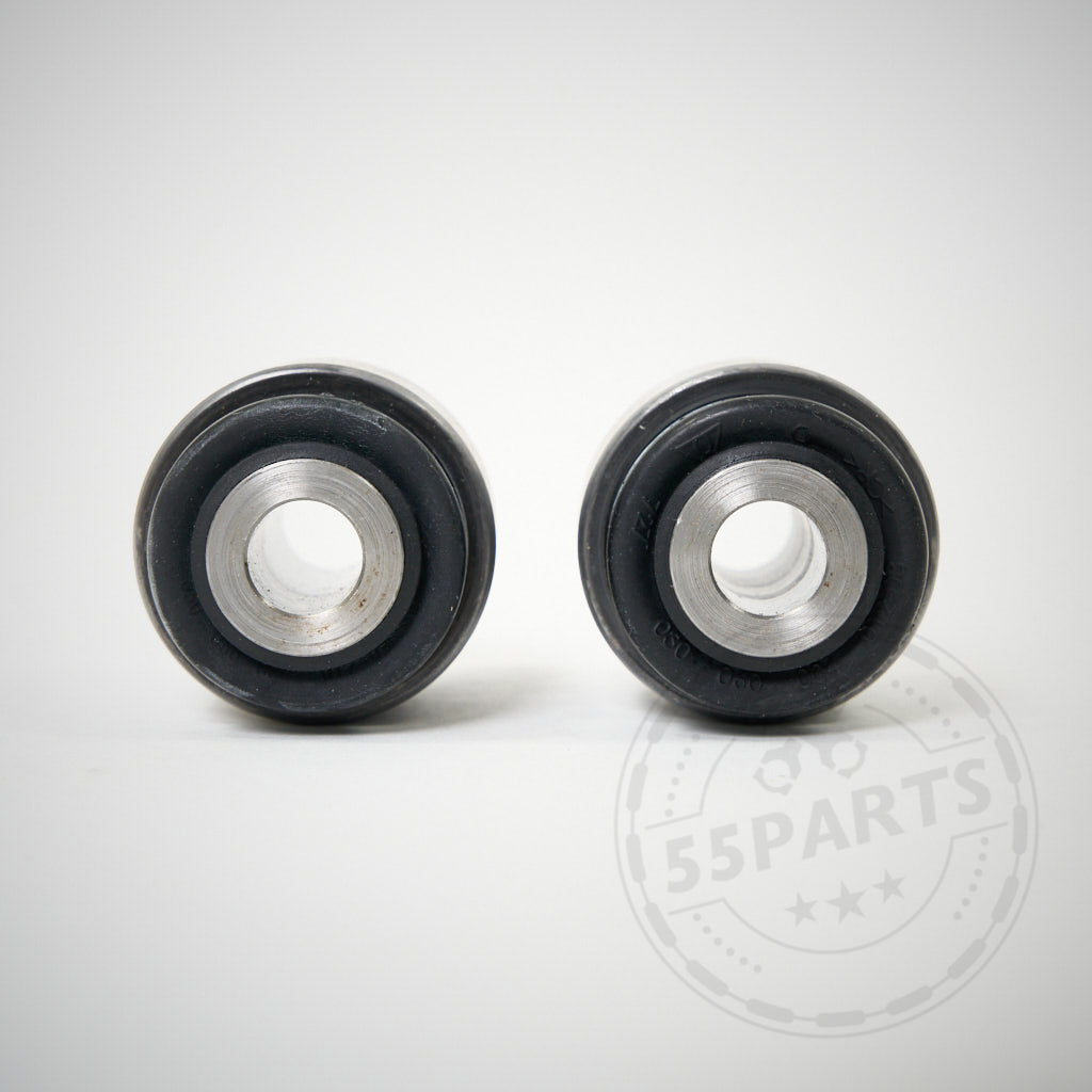 Zwei schwarz-silberne zylindrische 55Parts Kugelgelenkset für Radträger zu Sturzlenker Hinterachse, passend für BMW 1er E8x, 3er E9x inkl. M3, sind nebeneinander auf weißem Hintergrund platziert.