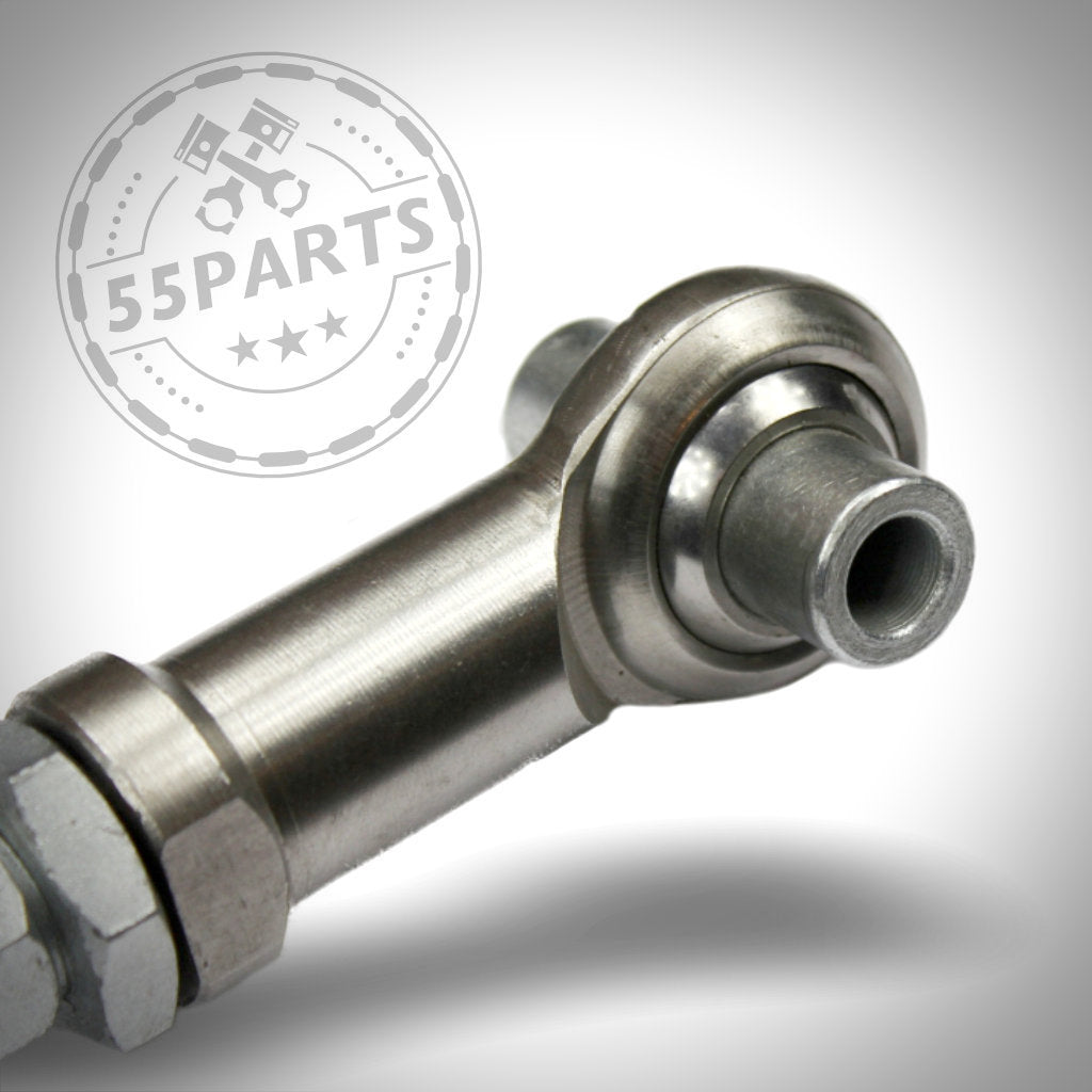 Zwei schwarze, verstellbare Querlenker, gekreuzt auf Weiß mit einem 55Parts-Wasserzeichen, präsentieren den hochwertigen 55Parts Uniball Spurlenker/Querlenker passend für BMW 3er E36, E46 oder Z4, der die Fahrzeugkontrolle verbessern soll.