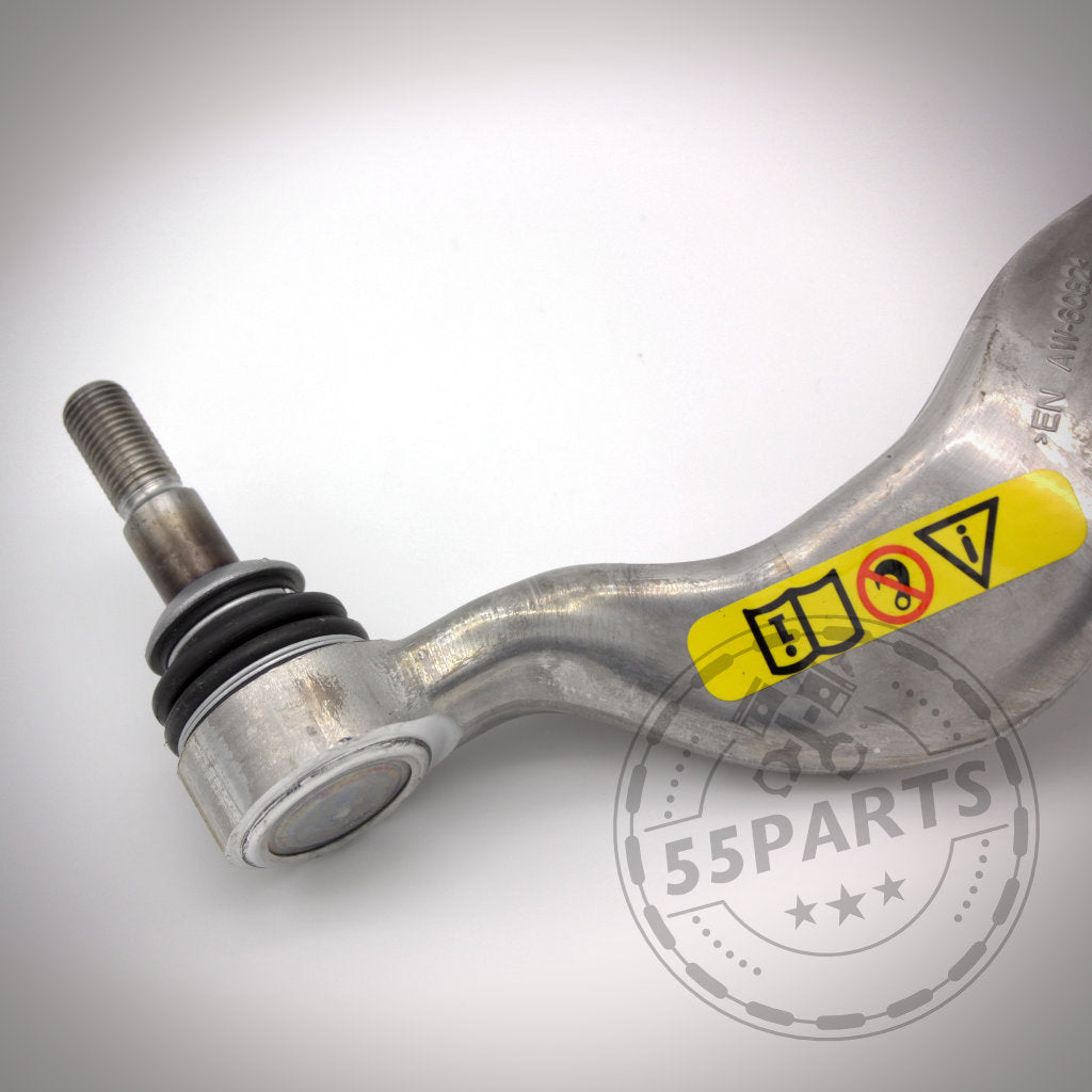 Nahaufnahme eines 55Parts M3 Fahrwerkskomponenten-Komplettsets (mit NoFlex-Lagern) passend für BMW 1er E8x/3er E9x mit Warnhinweis und Logo-Wasserzeichen, das Upgrade-Optionen für individuelle Modifikationen hervorhebt.