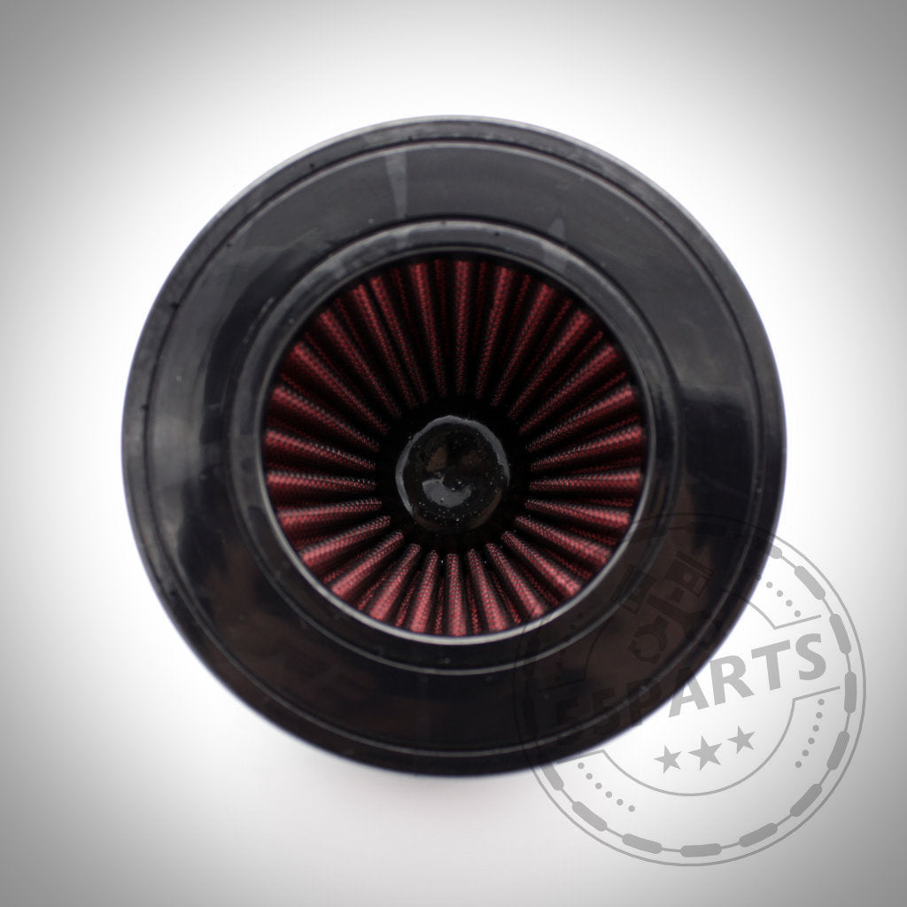 Draufsicht des 55Parts Offenen Luftfilters/Dual Cone Intake passend für BMW 135i, 1er M Coupé, 335i(x) N54: runder schwarzer Filter mit roter Faltenmitte, konzipiert für Airbox- oder offene Filteraufbauten.