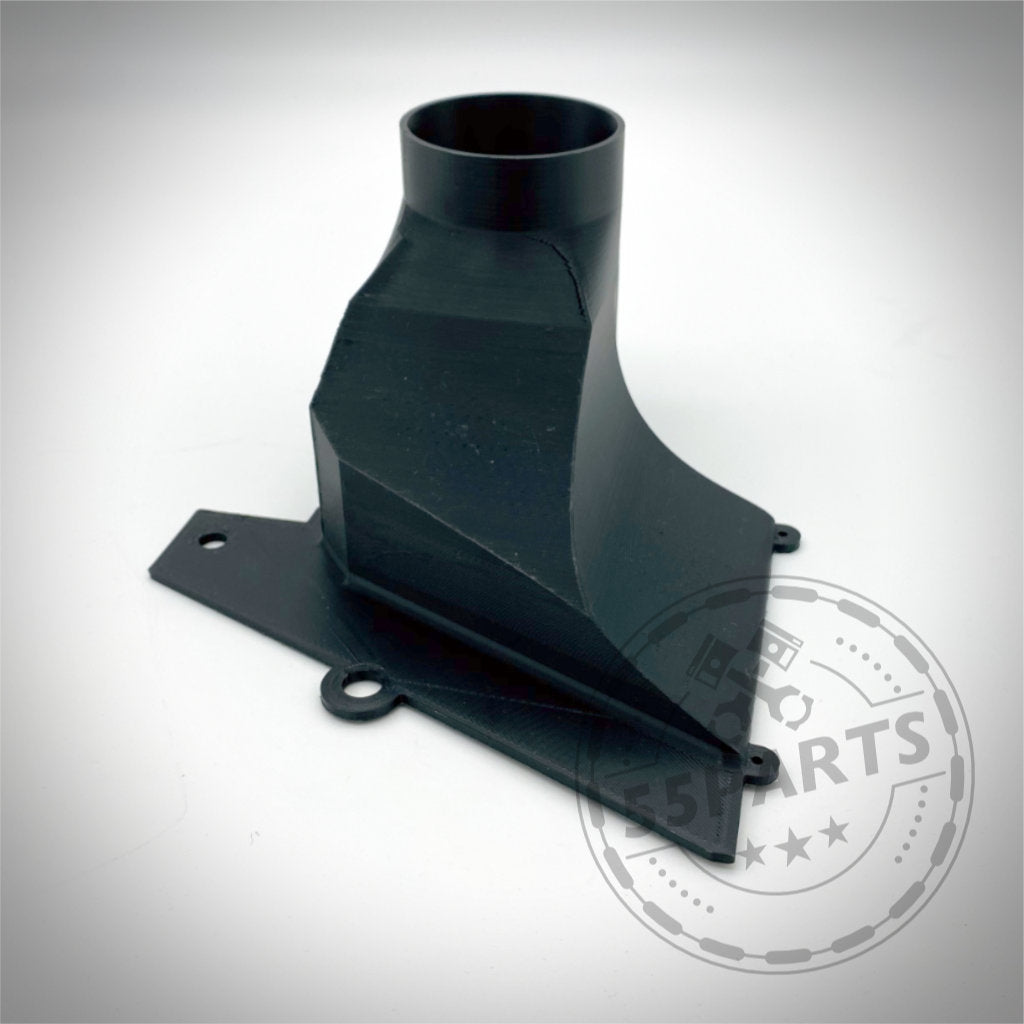 55Parts Exclusive: 3D Druck Bremsbelüftungstrichter passend für BMW M2 N55 – schwarzes Kunststoff-Automobilteil mit runder Öffnung und Befestigungslöchern, dargestellt auf weißem Hintergrund.