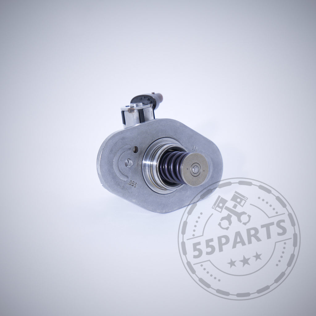 Nahaufnahme eines Bosch Supra B58TU Hochdruckpumpen-Upgrades passend für BMW M140i, M240i, M340i, 440i, 540i, 640i, 840i B58 F-Serie B58TÜ mit Federdetail auf hellem Hintergrund und einem 55Parts-Wasserzeichen.